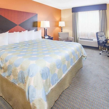 Days Inn & Suites By Wyndham Russellville Εξωτερικό φωτογραφία