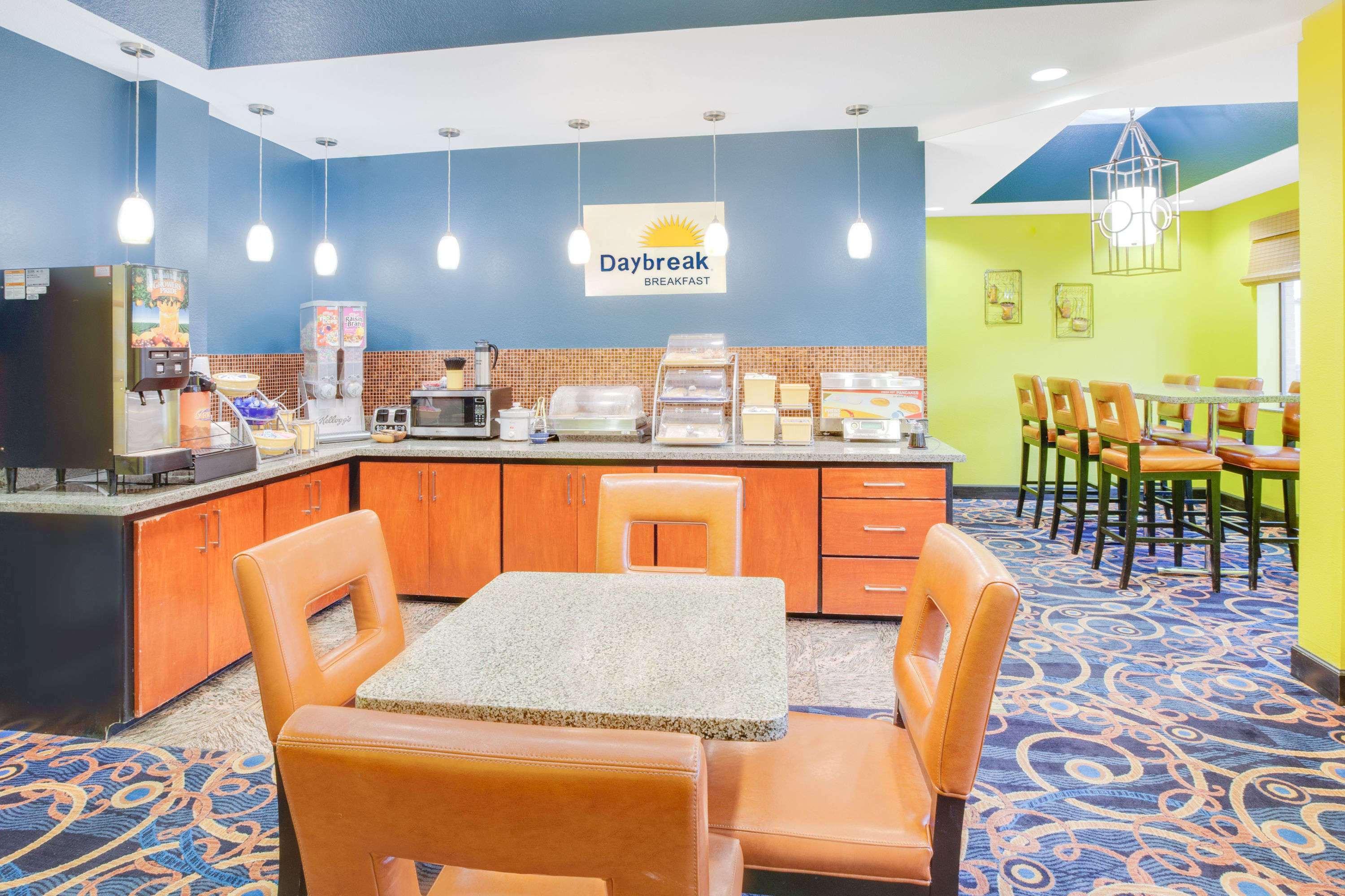 Days Inn & Suites By Wyndham Russellville Εξωτερικό φωτογραφία