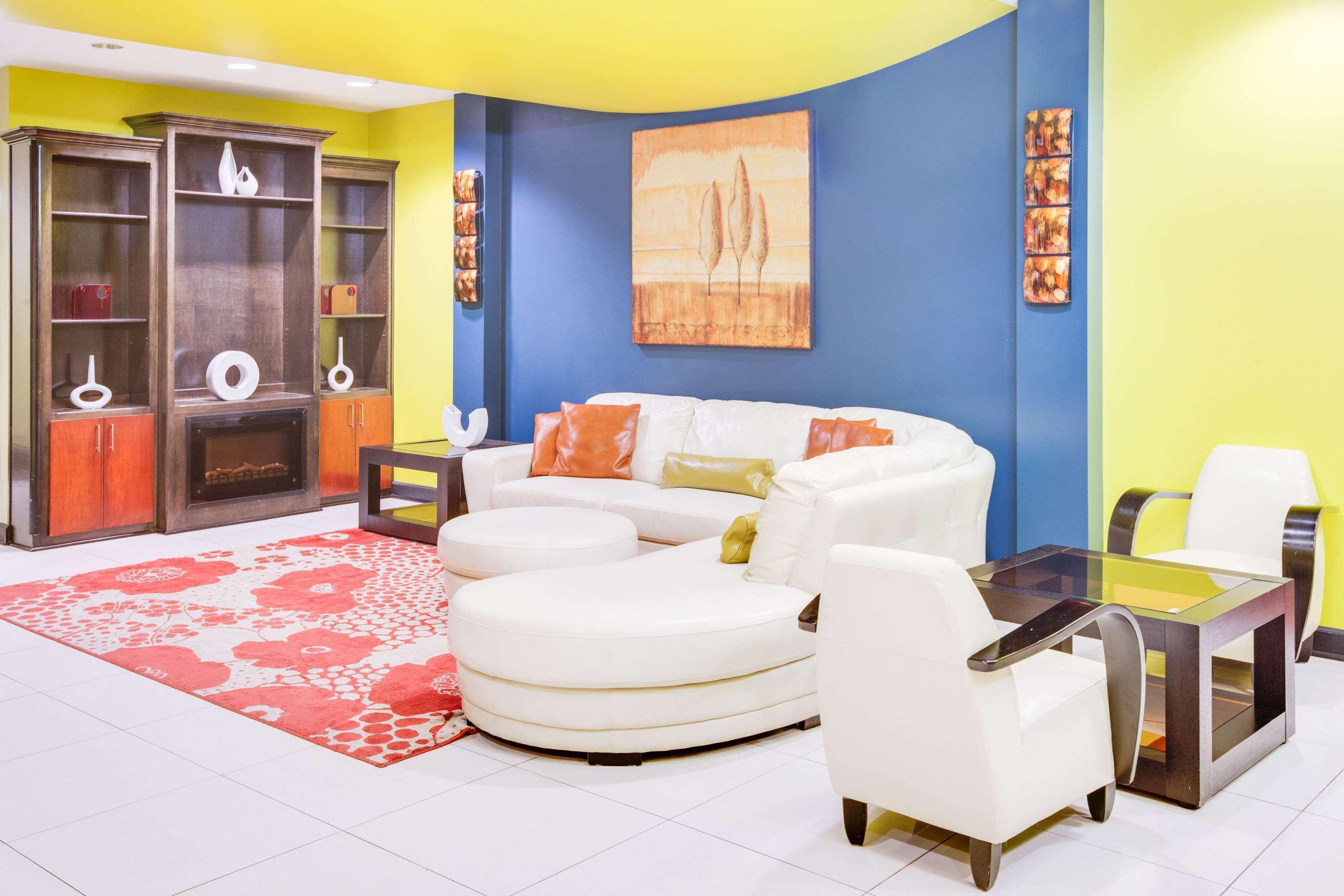 Days Inn & Suites By Wyndham Russellville Εξωτερικό φωτογραφία