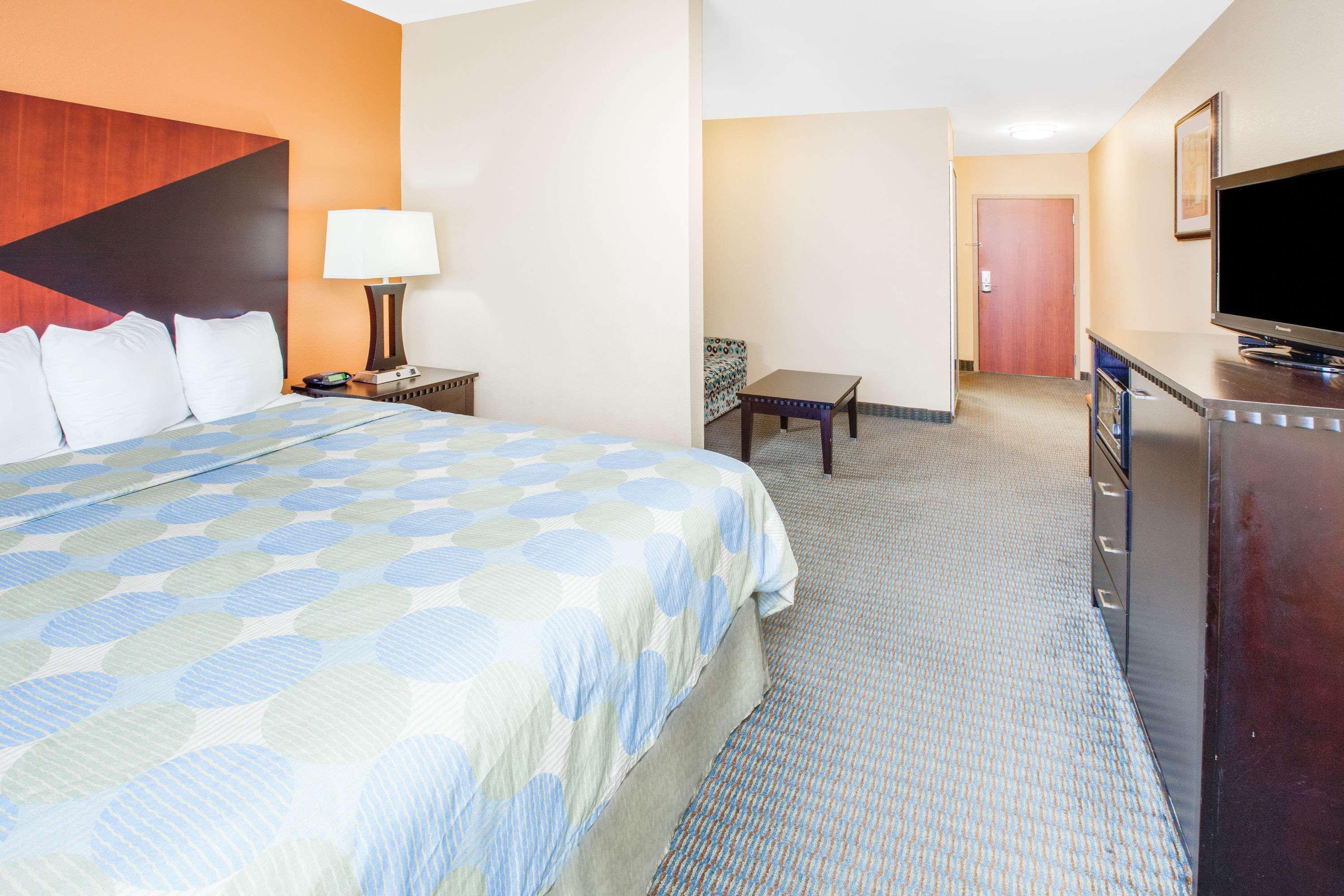 Days Inn & Suites By Wyndham Russellville Εξωτερικό φωτογραφία