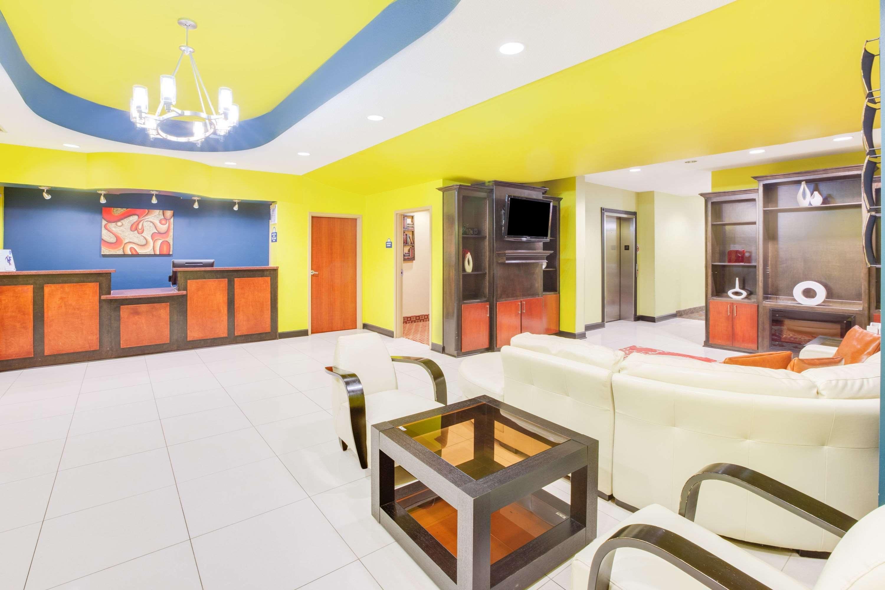 Days Inn & Suites By Wyndham Russellville Εξωτερικό φωτογραφία